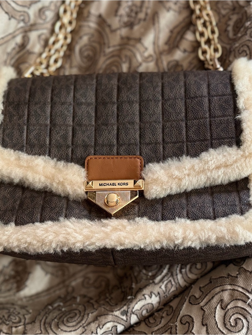 MICHAEL KORS Quilted Brown Shoulder Bag with Cream Shearling Trim